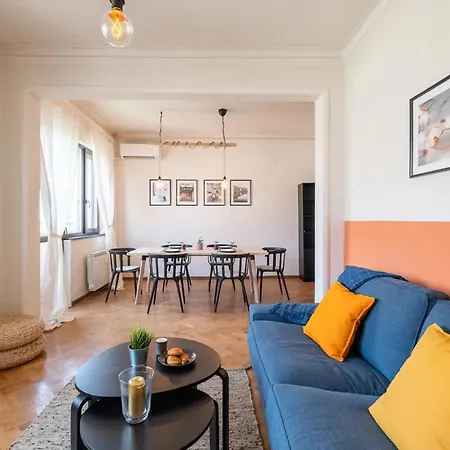 Orange Friendly Near Vitosha Blvd סופיה