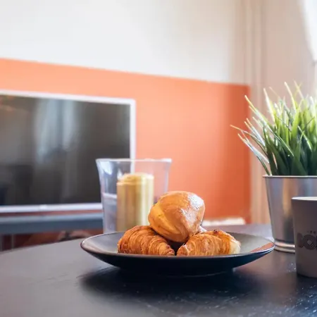 Orange Friendly Near Vitosha Blvd Daire *